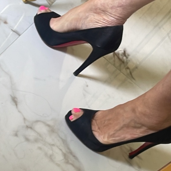 Loubutain Shoes - Picture 3 of 3